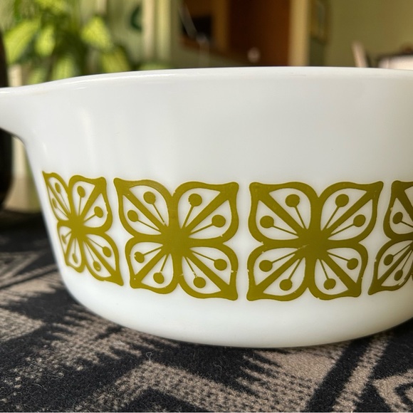 COPY - Vintage Pyrex 475-B green square verde flower 2.5 quart casserole dish - Picture 3 of 13